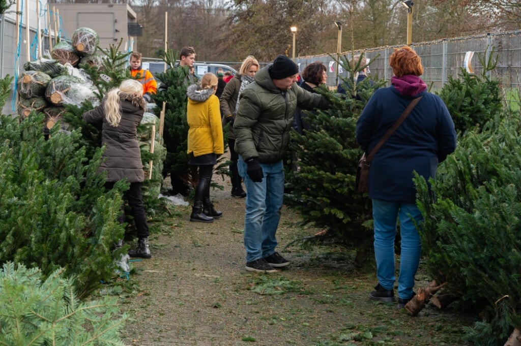 De verkoop van kerstbomen is nog in volle gang, maar het is goed om te weten wanneer de bomen worden opgehaald