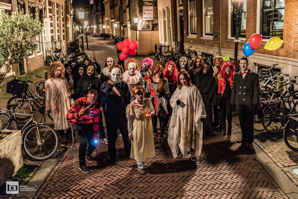 Een aantal deelnemers van de Halloween Horrorwalk in Hoorn in 2018. (Foto: Benno Ellerbroek)