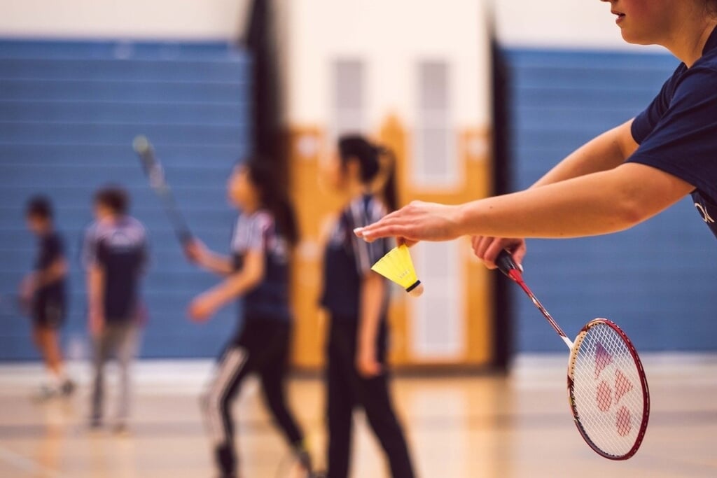 Badminton is een van de programmaonderdelen.