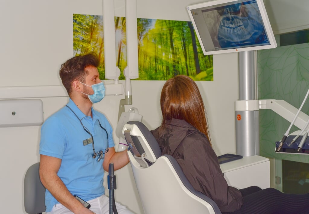 De modernste apparatuur én het vakmanschap van de tandartsen zorgt voor een praktisch pijnloze behandeling. 