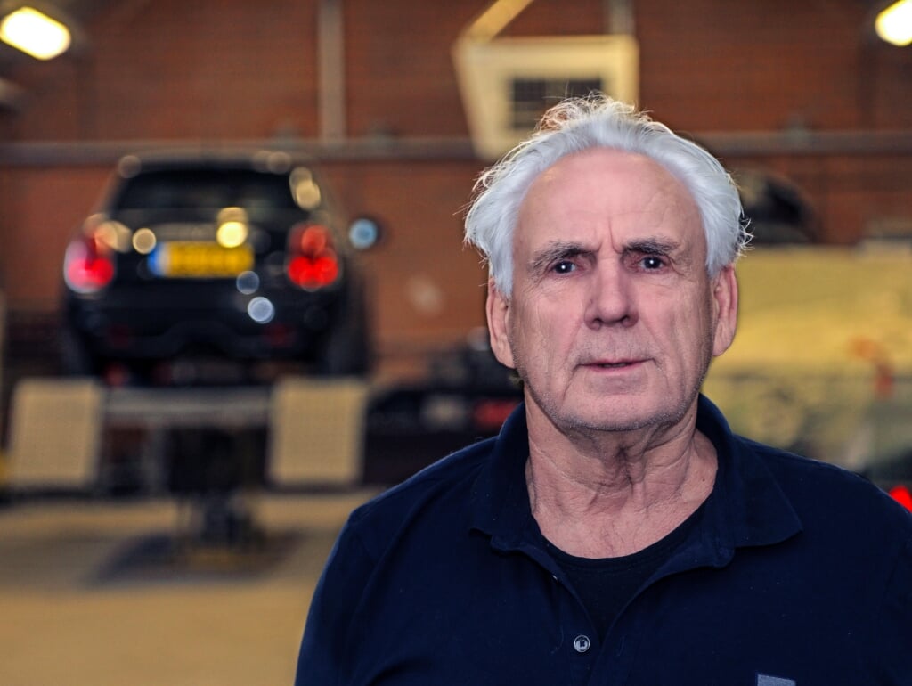 Paul Wals: na 50 jaar nog steeds een gewaardeerd autoschadespecialist. 