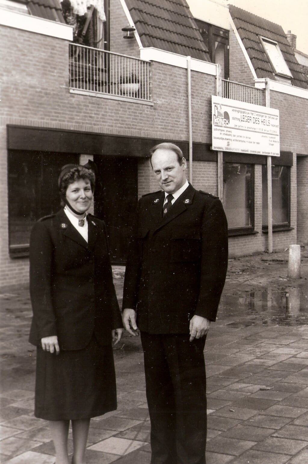 Henk en Connie Kooyman bij het in aanbouw zijnde nieuwbouw
Aan de Vismarkt