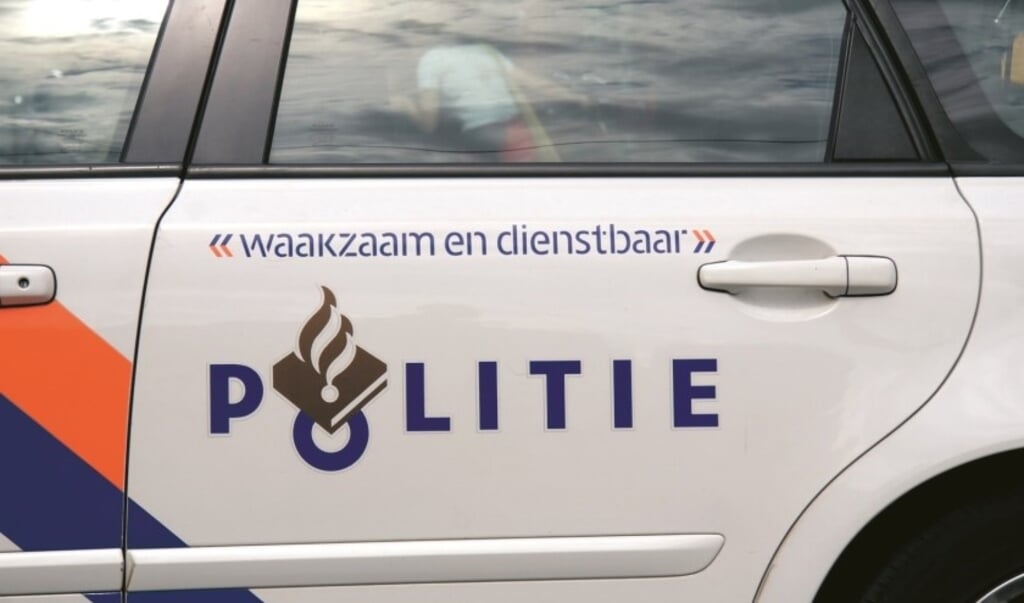Tijdens oud en nieuw werd een politieauto vernield in Volendam