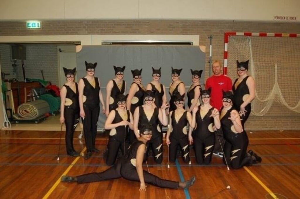 Voorzitter Annie Stienstra: 'Alle wedstrijdkleding werd door vrijwilligers gemaakt, zoals hier met thema 'Catwoman'.'