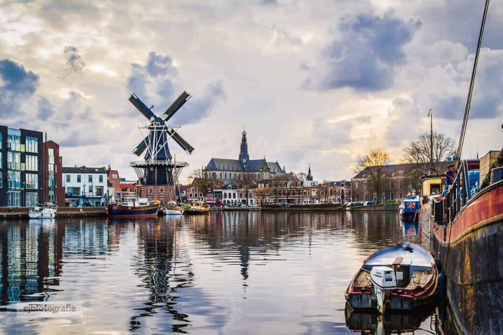 Een echte plaat van Haarlem met een bekend stadsgezicht. 