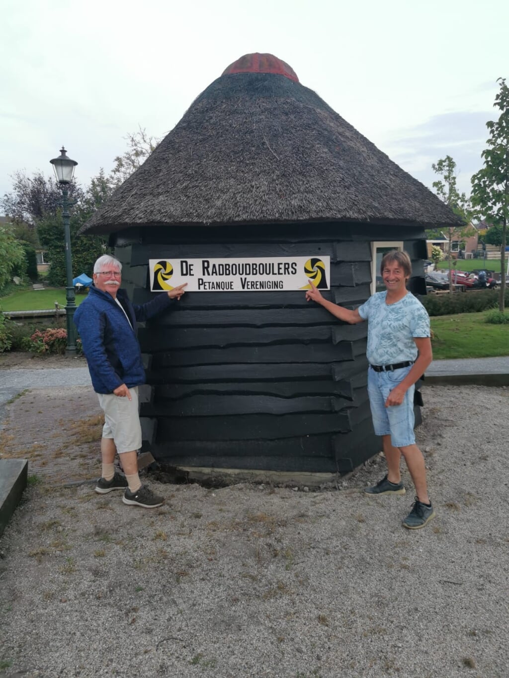 MEDEMBLIK - De Medemblikker Radboud boule club bestaat 35 jaar en heeft nu een herkenningsbord.