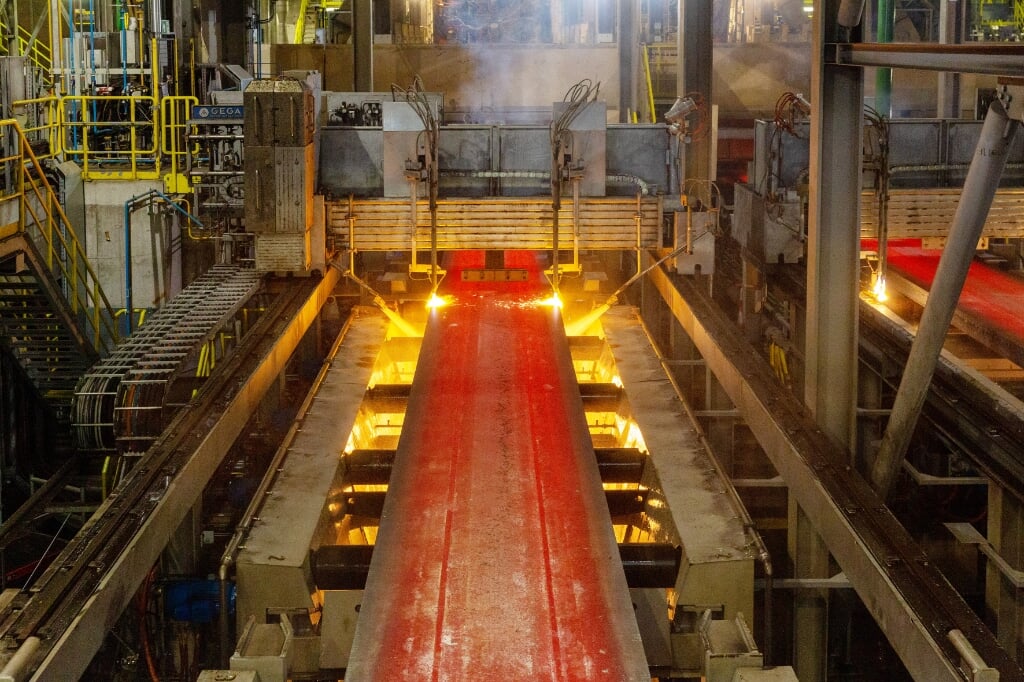 De nieuwe continu-gietmachine in de Staalfabriek van Tata Steel.