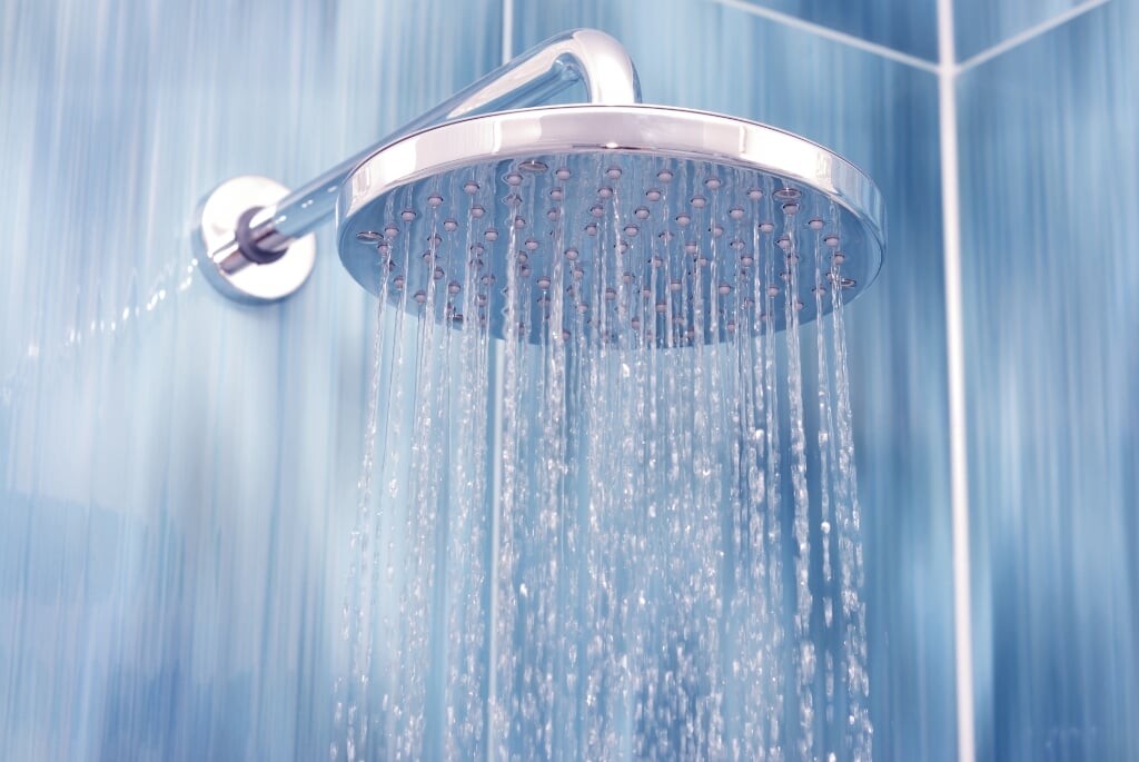 Head shower while running water