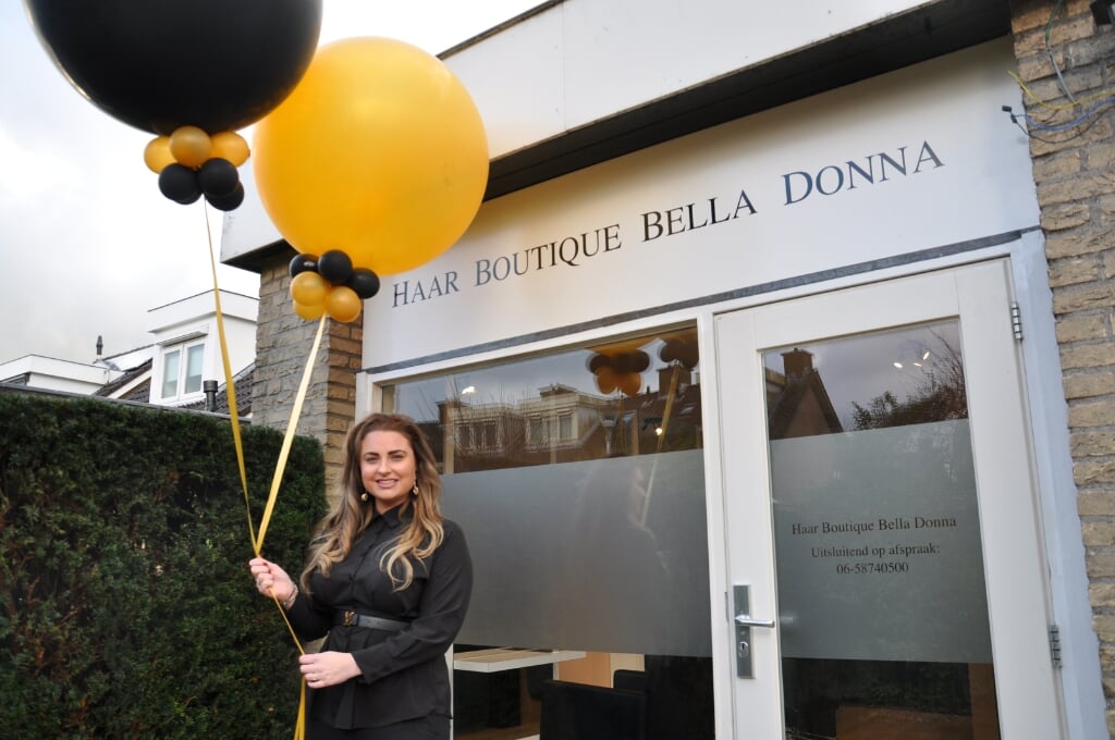Romy voor haar nieuwe zaak: Boutique Bella Donna.