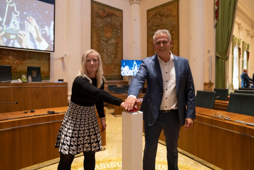 Juryvoorzitter en gedeputeerde Ilse Zaal en plaatsvervangend voorzitter Bas Leijten (Nationale Nederlanden).