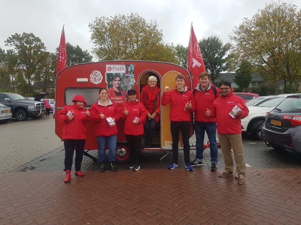 PvdA Dijk en Waard trok de afgelopen weken de aandacht met een opvallende rode caravan.