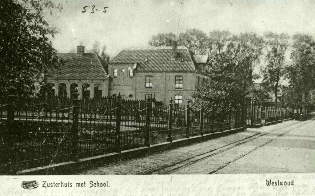 Zusterhuis met school in Westwoud.