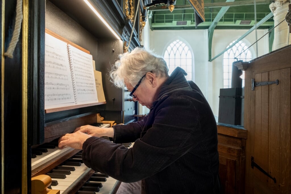 Organist Theo Jellema verzorgt dit jaar het kerstconcert.