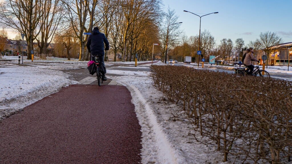 Dankzij de gladheidsbestrijders zijn ook de fietspaden weer sneeuwvrij.