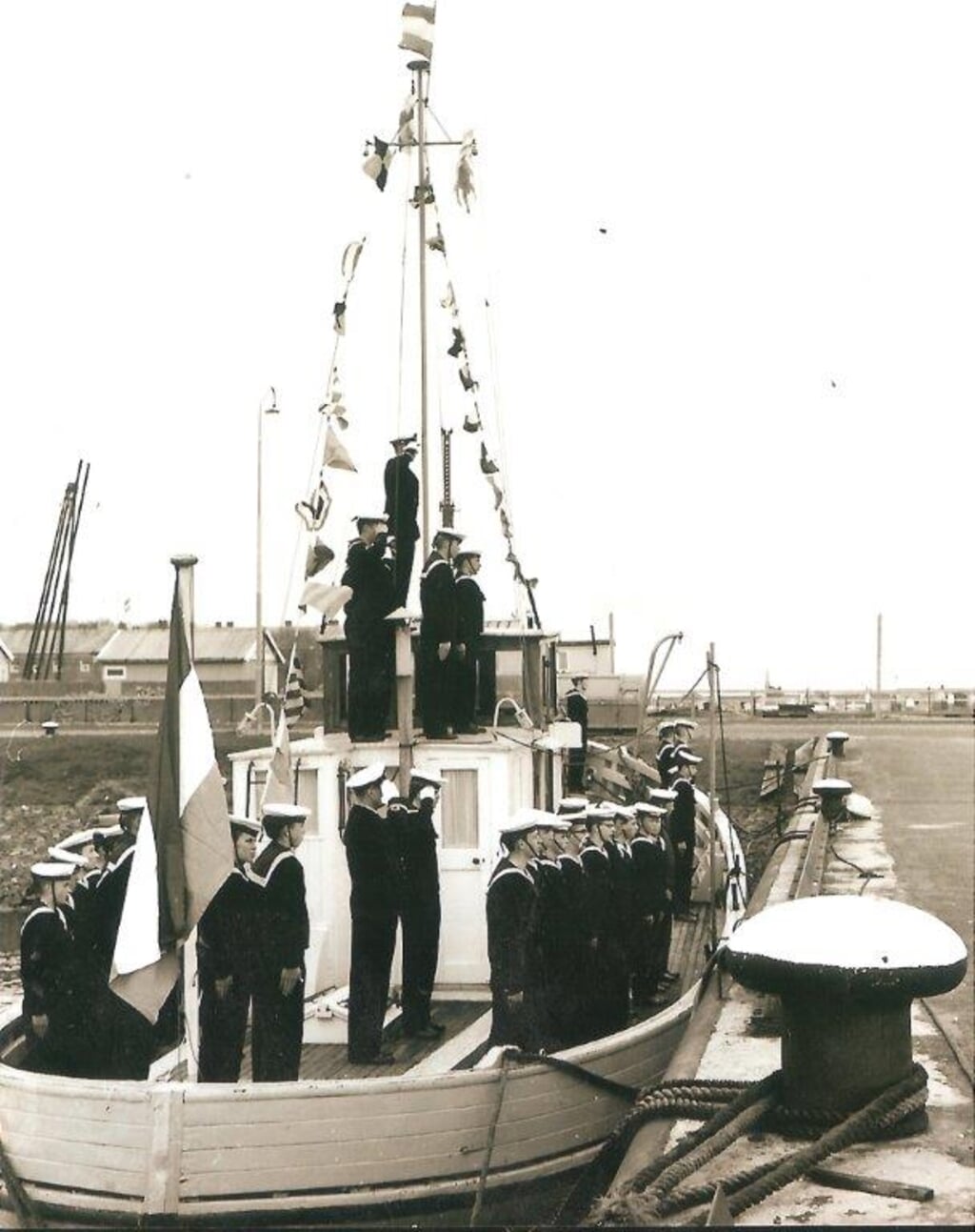 Helderse Zeekadetten op een van hun vroegere schepen.