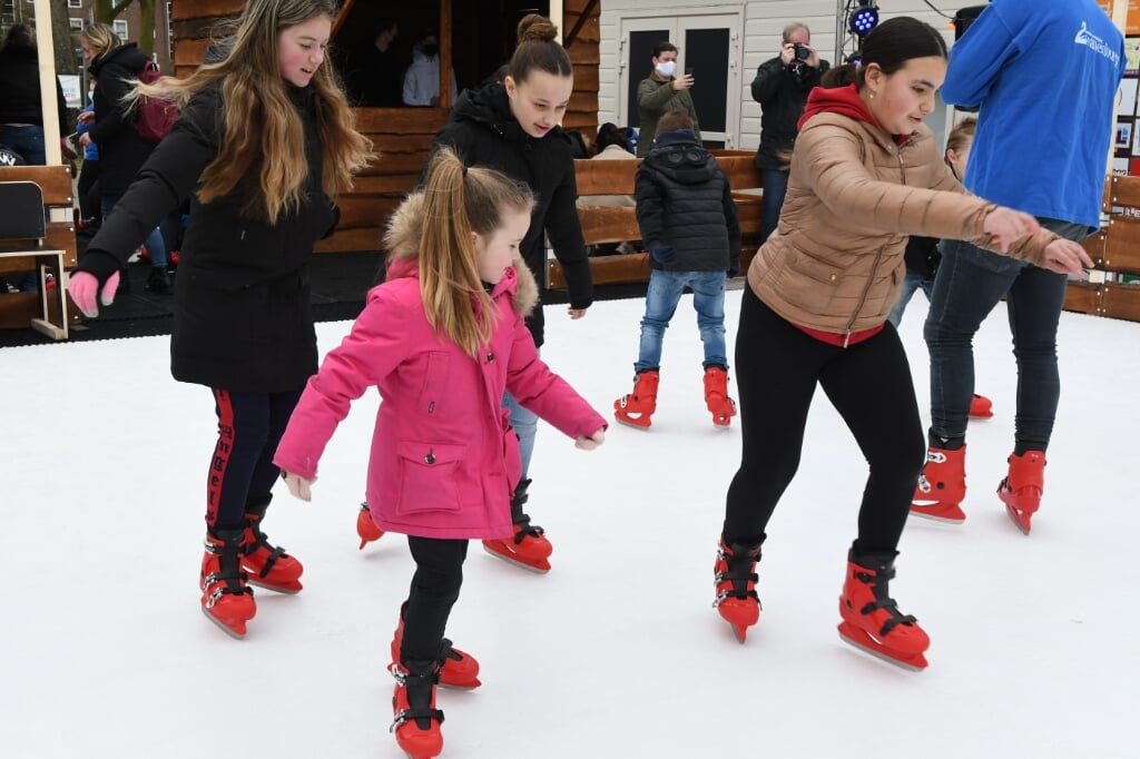 Lekker schaatsen terwijl het niet vriest, dat kan bij speeltuinvereniging Zwanenburg.