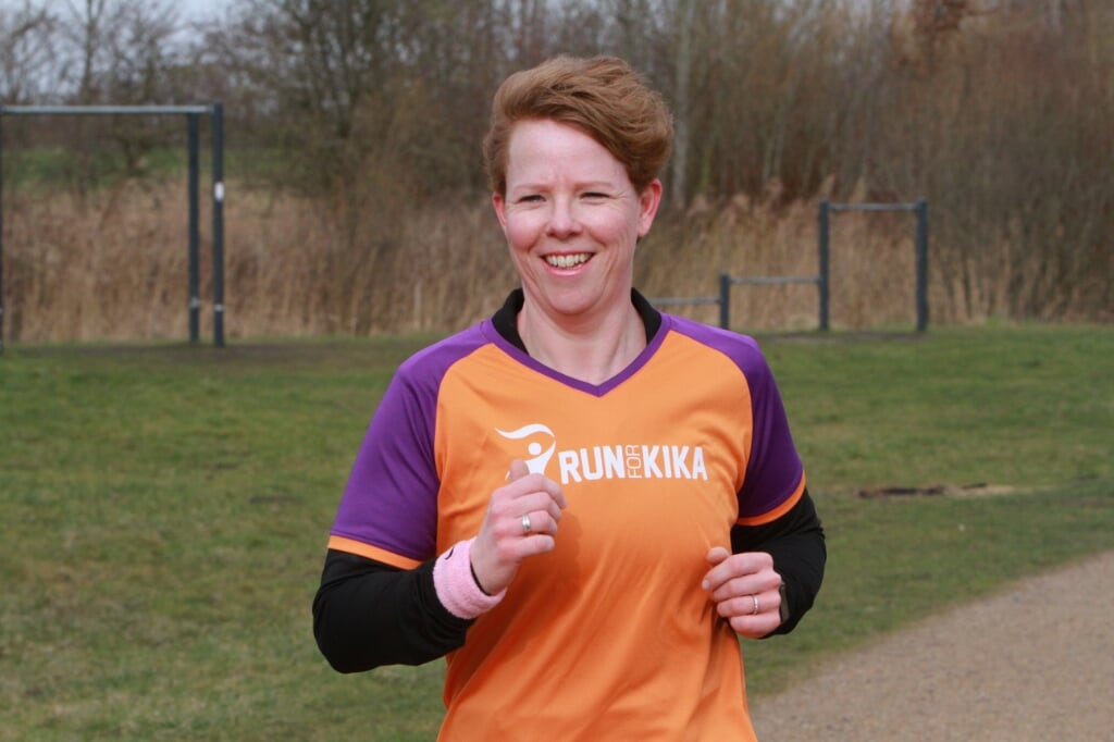 Corinne Klopper traint voor de Lente-Fit Run fot KiKa. Sponsor haar voor onderzoek tegen kanker.