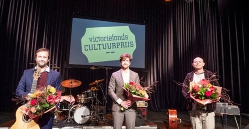 Thijs Prein, winnaar van de Victoriefonds Cultuurprijs Podiumkunsten 2020, speelt de voorstelling in Alkmaar. 