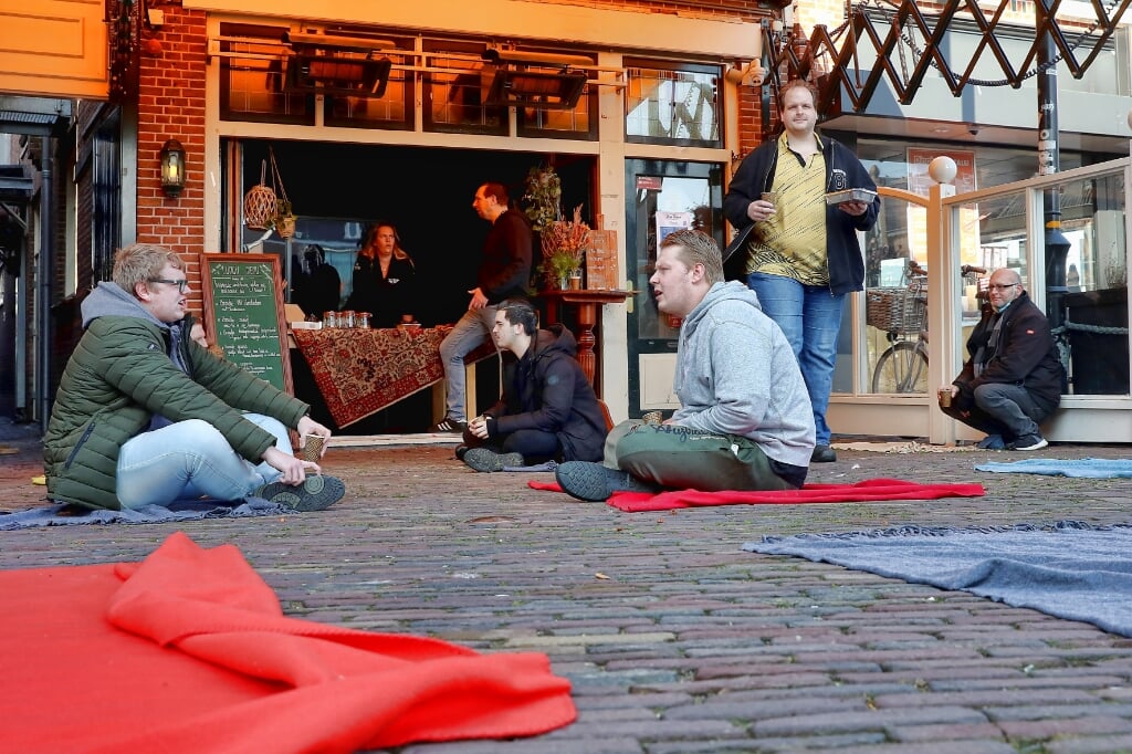 Kleedjes in plaats van een terras bij Piet Pann.