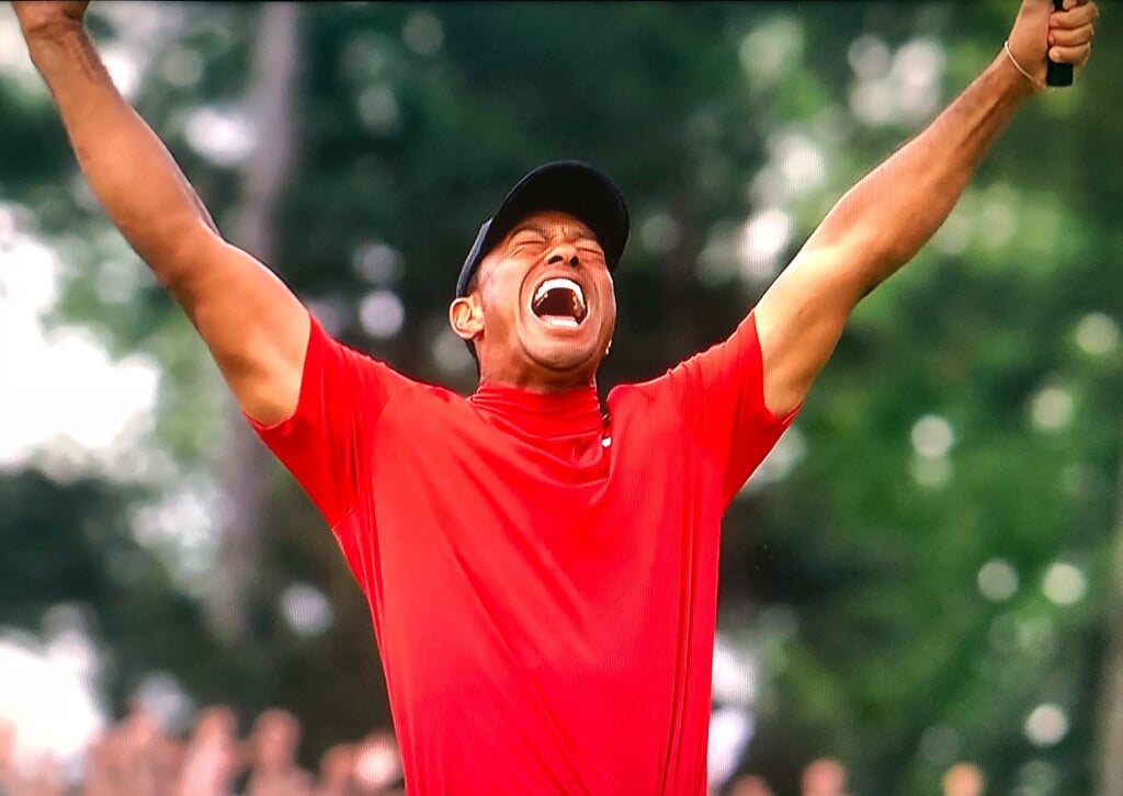 Tiger Woods zoals we hem kennen: juichend na een zege. Maar wordt die in de Masters van 2019 de laatste in zijn loopbaan?