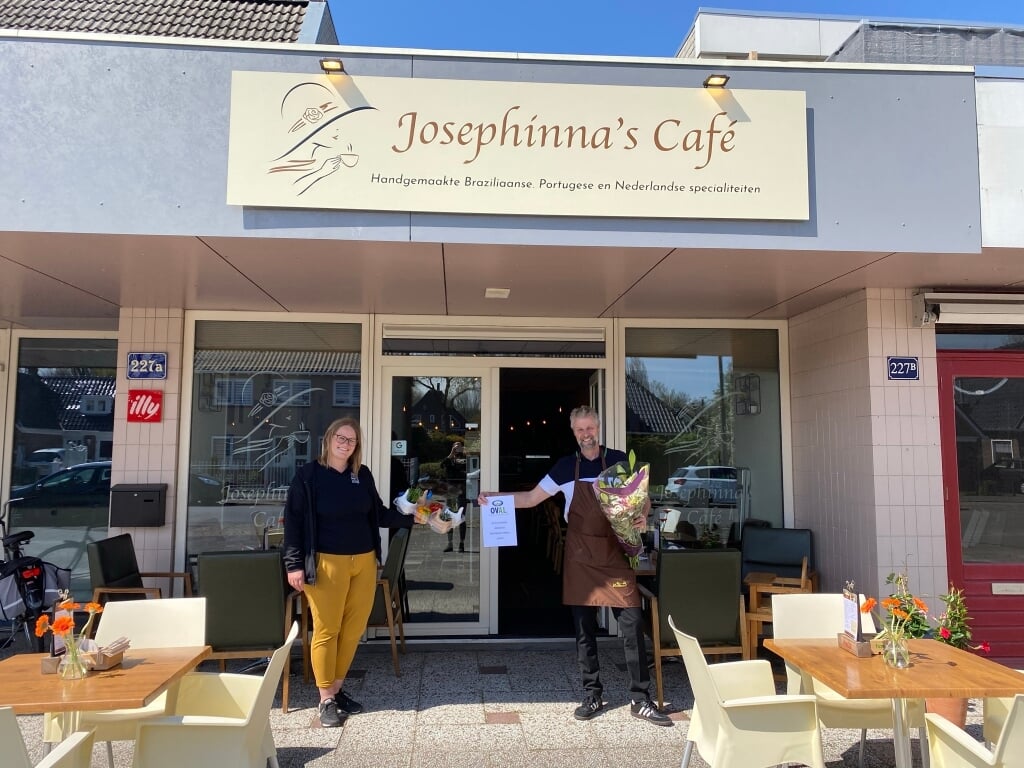Ook de eigenaar van Josephinna's Café kreeg een hart onder de riem in de vorm van bloemen en planten.