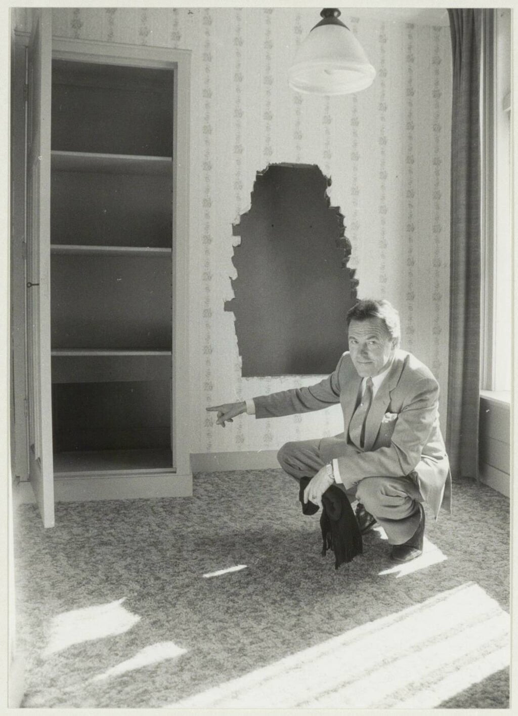 De toegang tot de geheime kamer. Foto uit 1986.