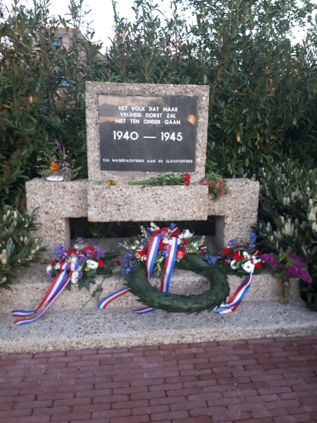 Bij het monument vindt een korte herdenking plaats. 