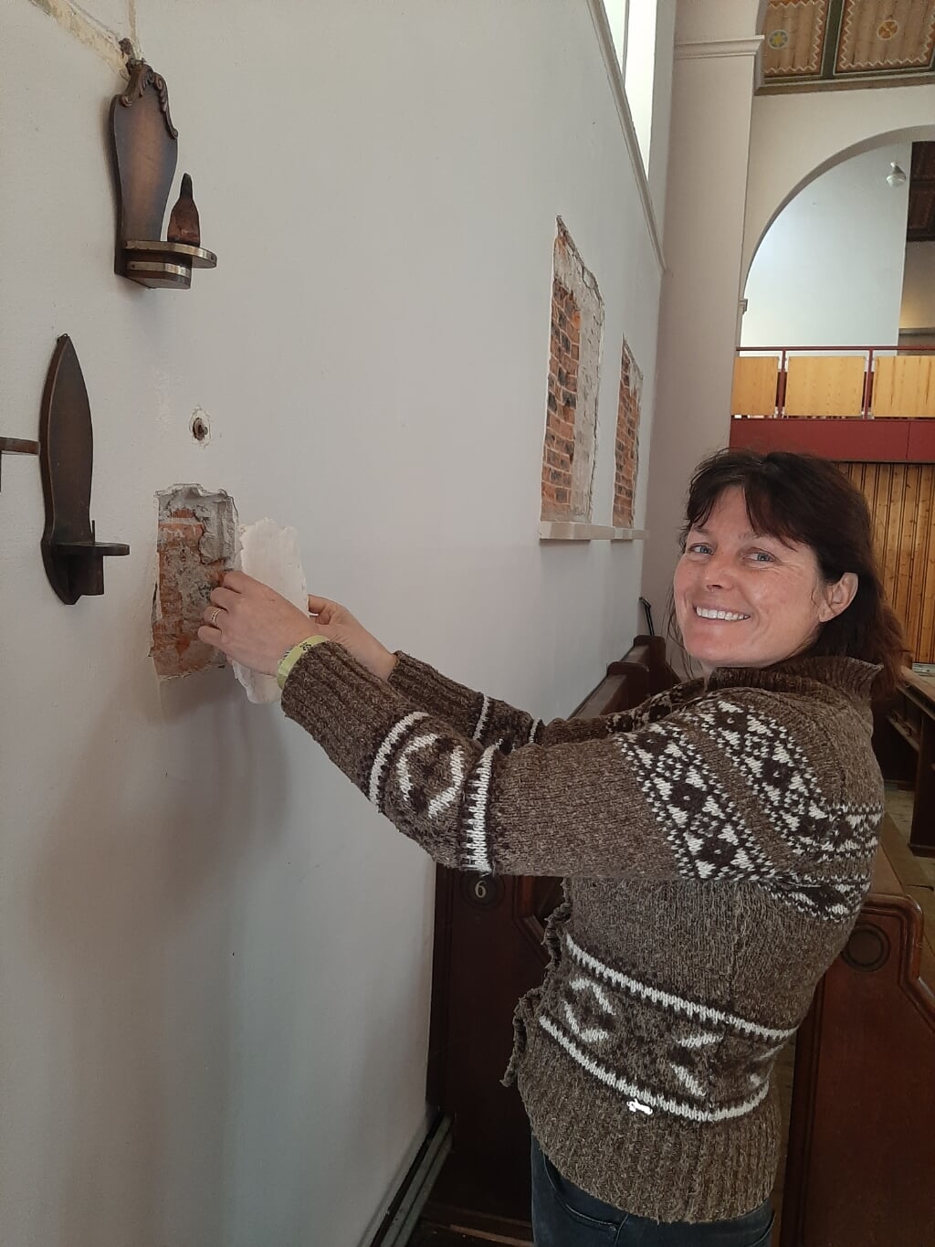 Kunstenares Danielle van Assema-Vet heeft de voormalige RK-kerk Onze Lieve Vrouw Geboorte en de begane grond van het parochiehuis als atelierruimte ter beschikking gekregen. 