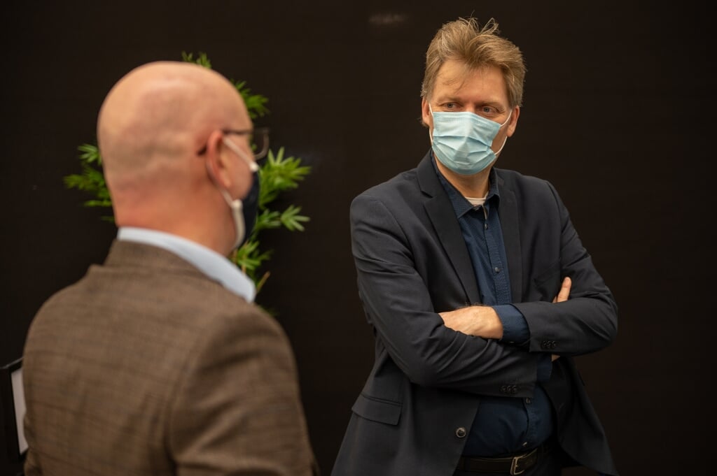 Burgmeester Jan Hamming en GGD-directeur publieke gezondheid Ferdinand Strijthagen. 