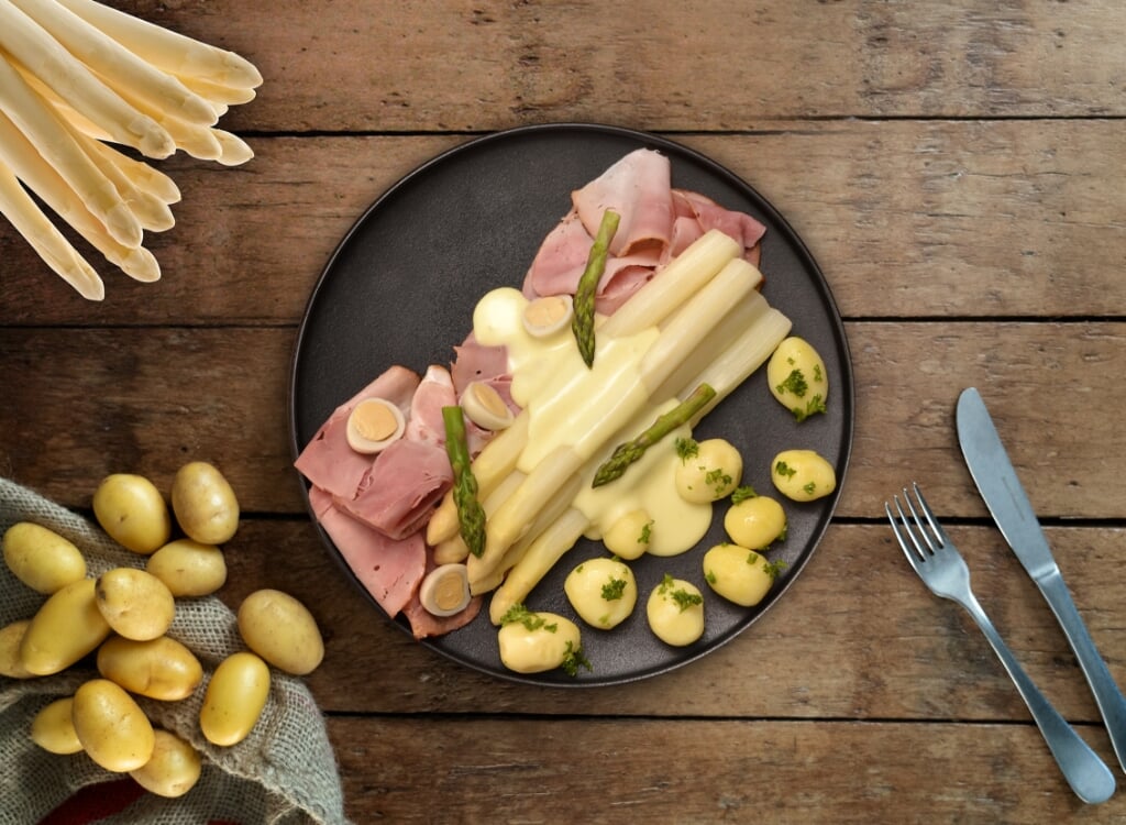 Maaltijdservice Uitgekookt vond een manier waarop de asperges heerlijk van smaak blijven, ook nadat ze thuis worden opgewarmd. 