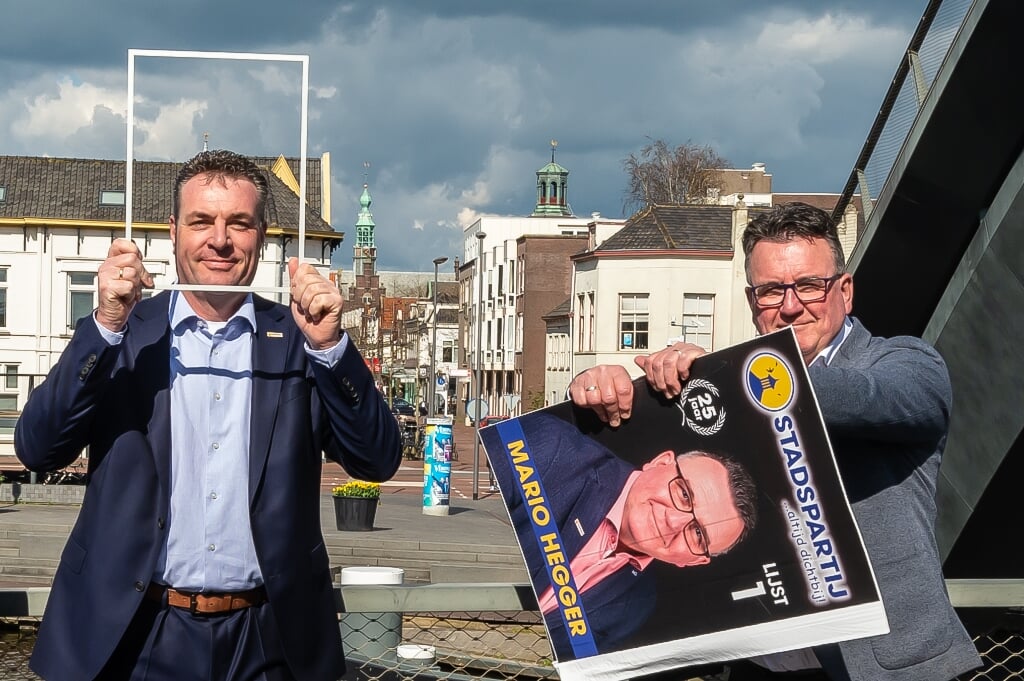 Coen Lageveen (links) neemt het lijsttrekkerschap over van Mario Hegger, die zich opnieuw kandidaat stelt voor het wethouderschap. 