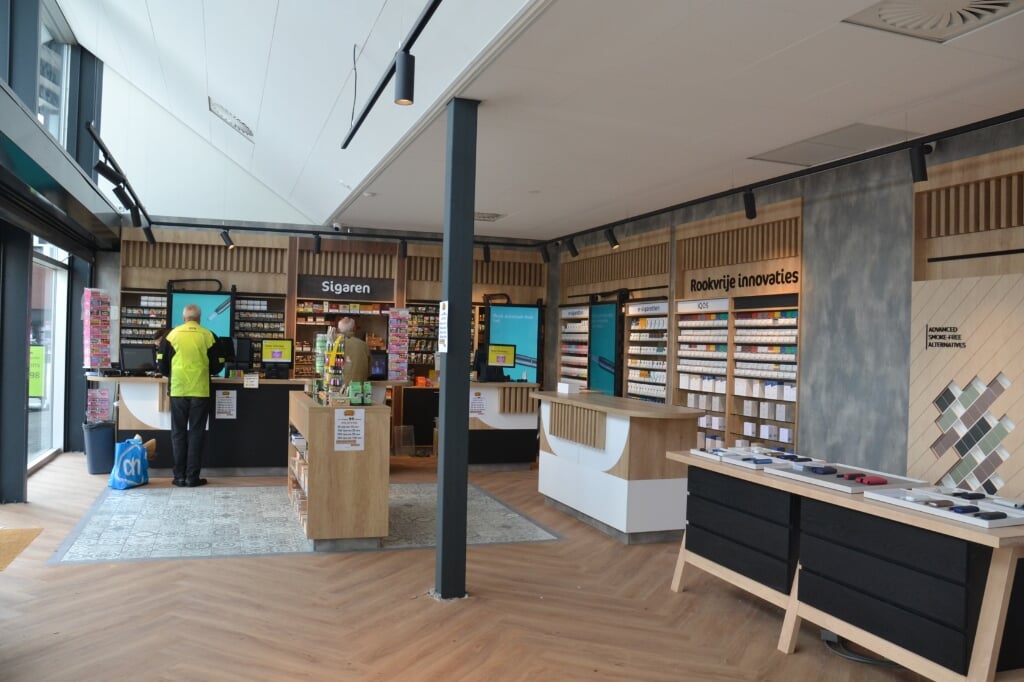 De nieuwe tabaksspeciaalzaak opent in Osdorp.