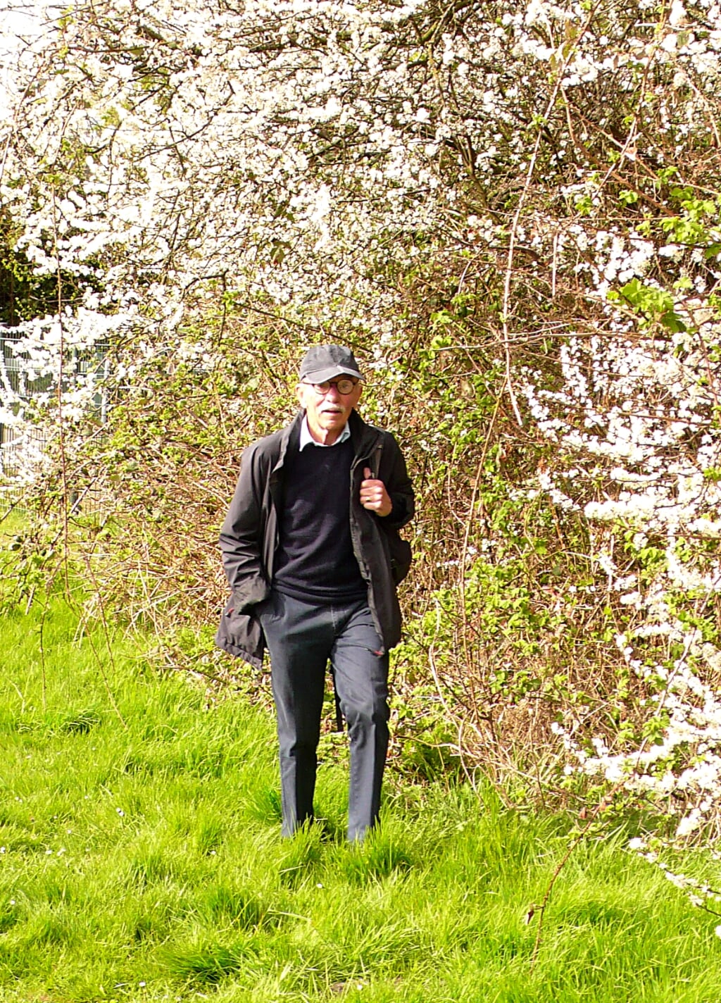 John Jansen van Galen tijdens een van zijn wandeltochten.