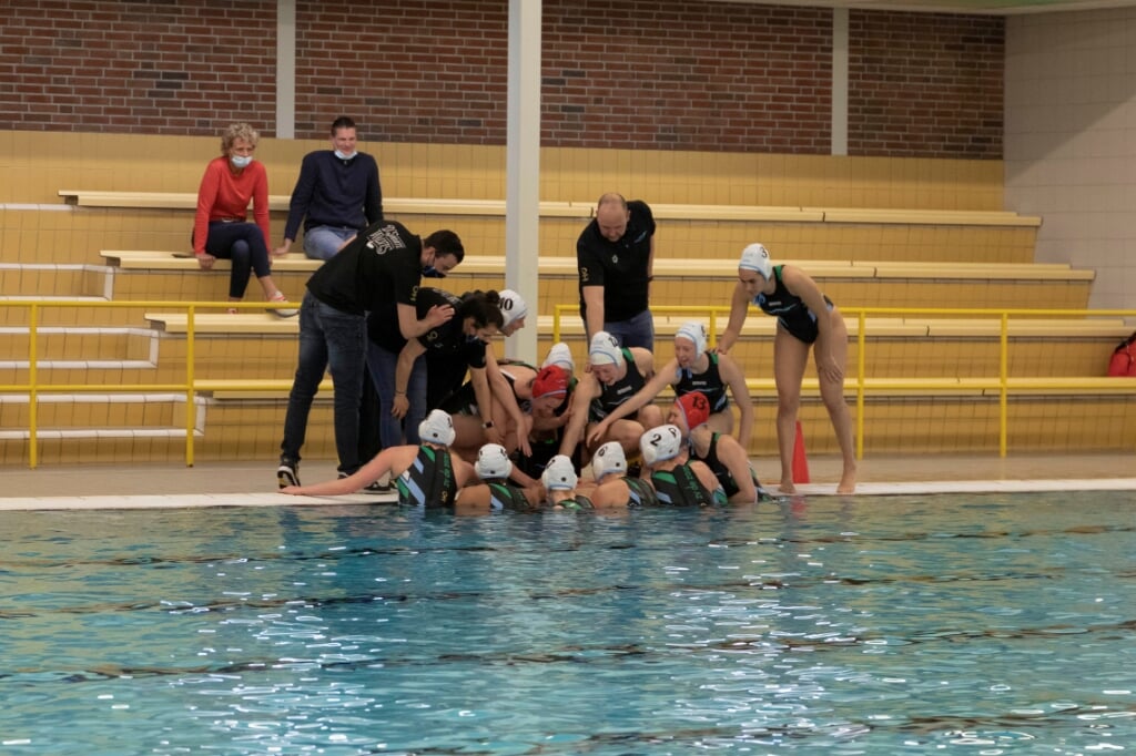 De dames waterpolo van ZV de Zaan gaan naar bekerfinale.