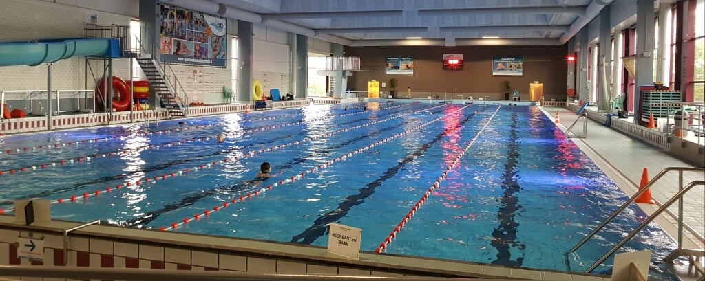 Het Sportfondsenbad is weer open voor banen zwemmen.