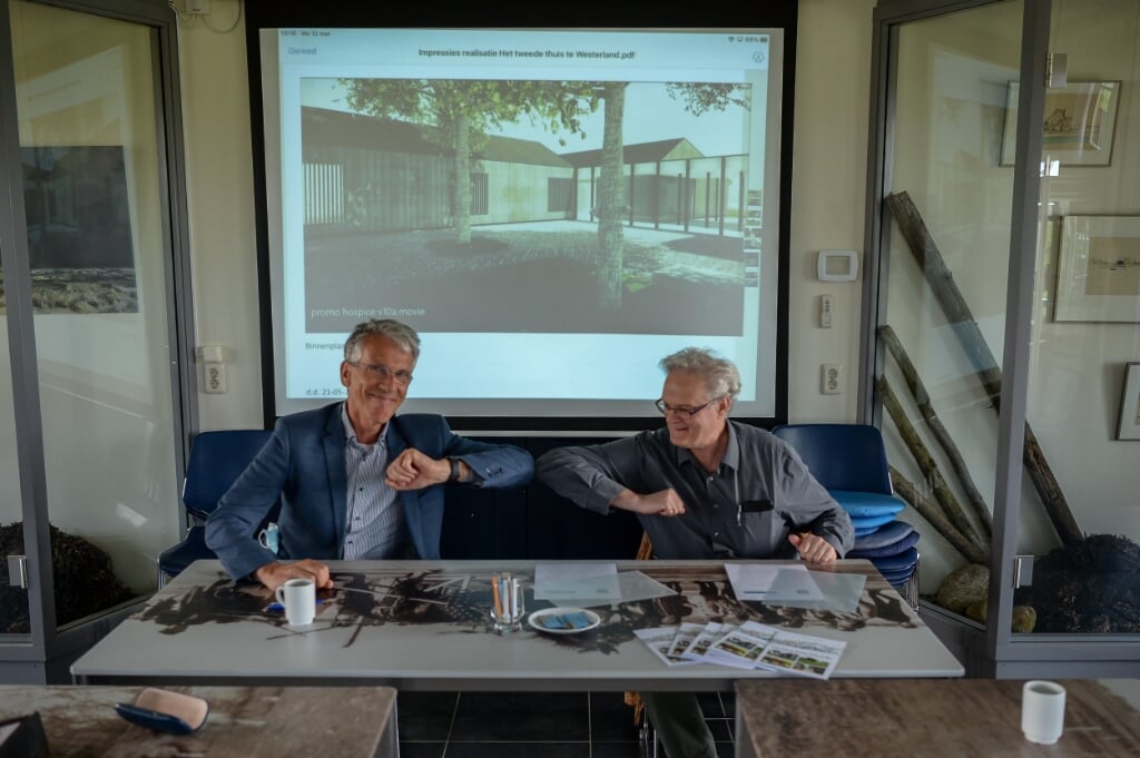 Jan Leunis de Bey, directeur Omring Thuiszorg (l) en Gijs Wilms, voorzitter van Het Tweede Thuis. 
