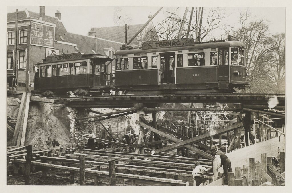 De Blauwe Tram (1930) onderweg van het Soendaplein naar Heemstede.