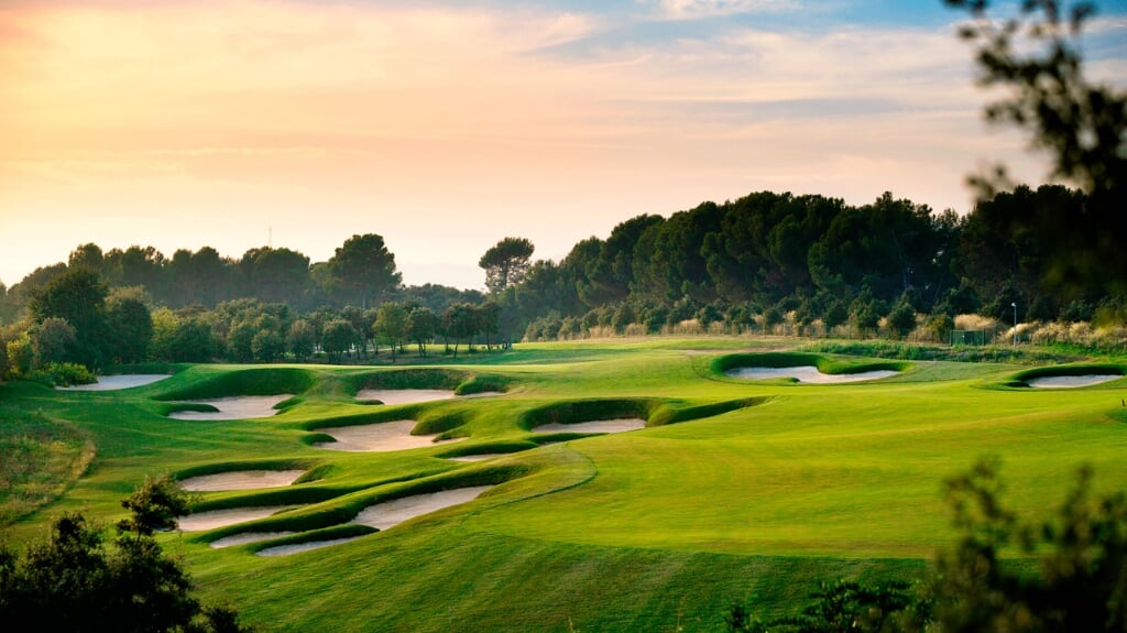 De prachtige Real Club de Golf El Prat nabij Terrassa is een must voor de fijnproevers.
