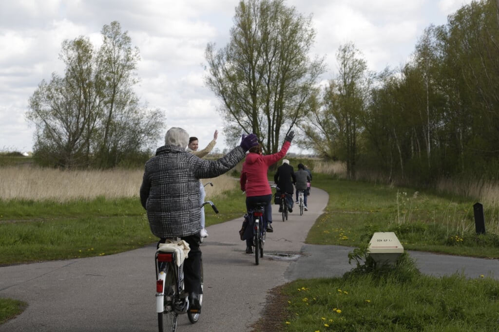 De fietstocht ging door de natuur rond Landsmeer.