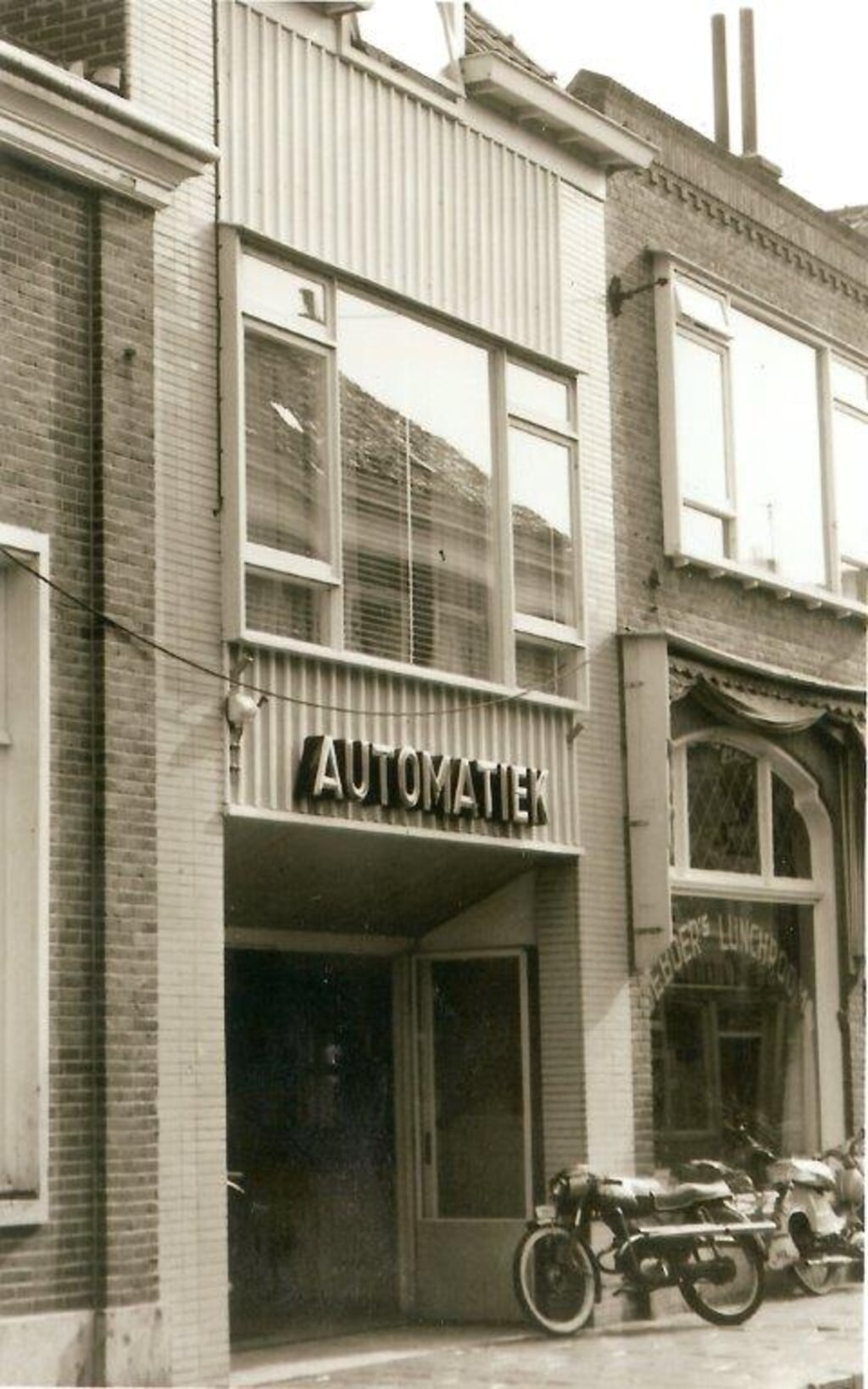  Automatiek A.C. de Boer in de Koningstraat genoot o.a. bekendheid door de eigen mayonaise. 