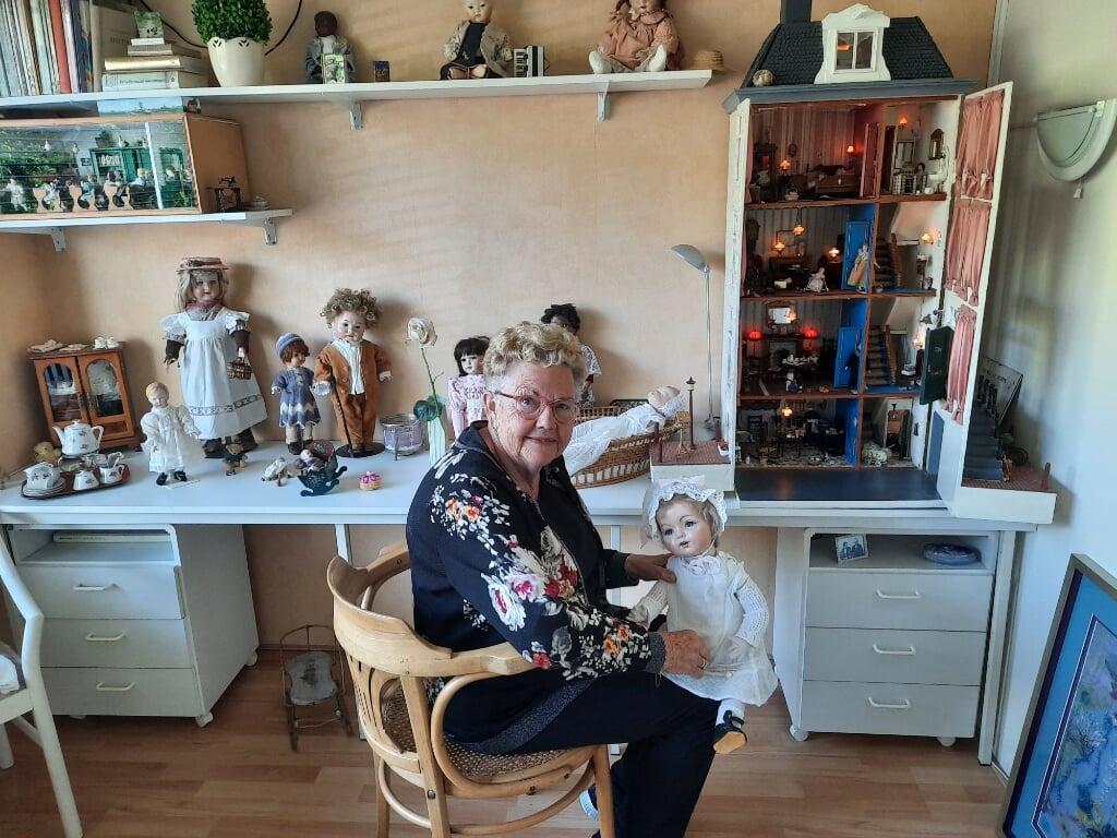 Gerda heeft een eigen kamer waar ze een soort droomwereld heeft geschapen, met zelfgemaakte poppen. 