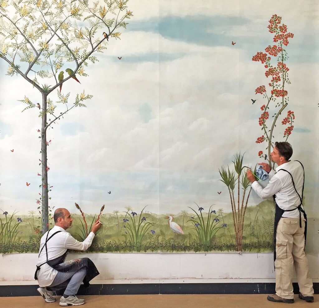 Het kunstenaarsduo Snijder&Co blaast het ambacht behangschilderen nieuw leven in.