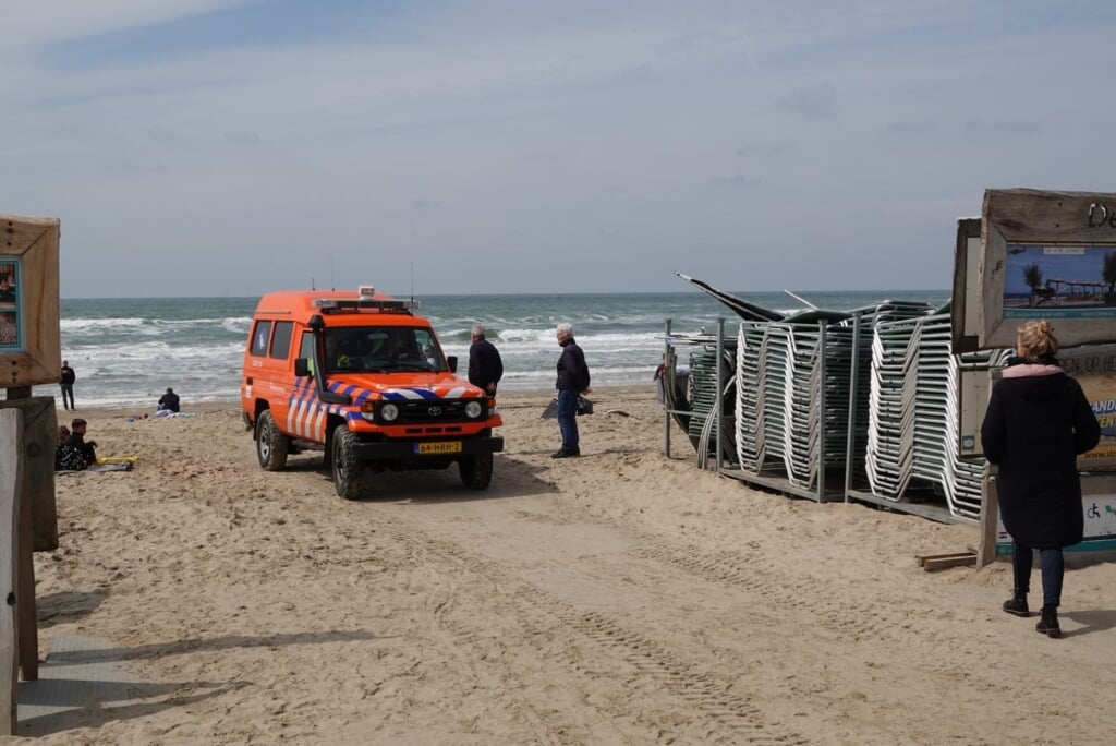 Hulpdiensten op het strand van Castricum aan Zee.