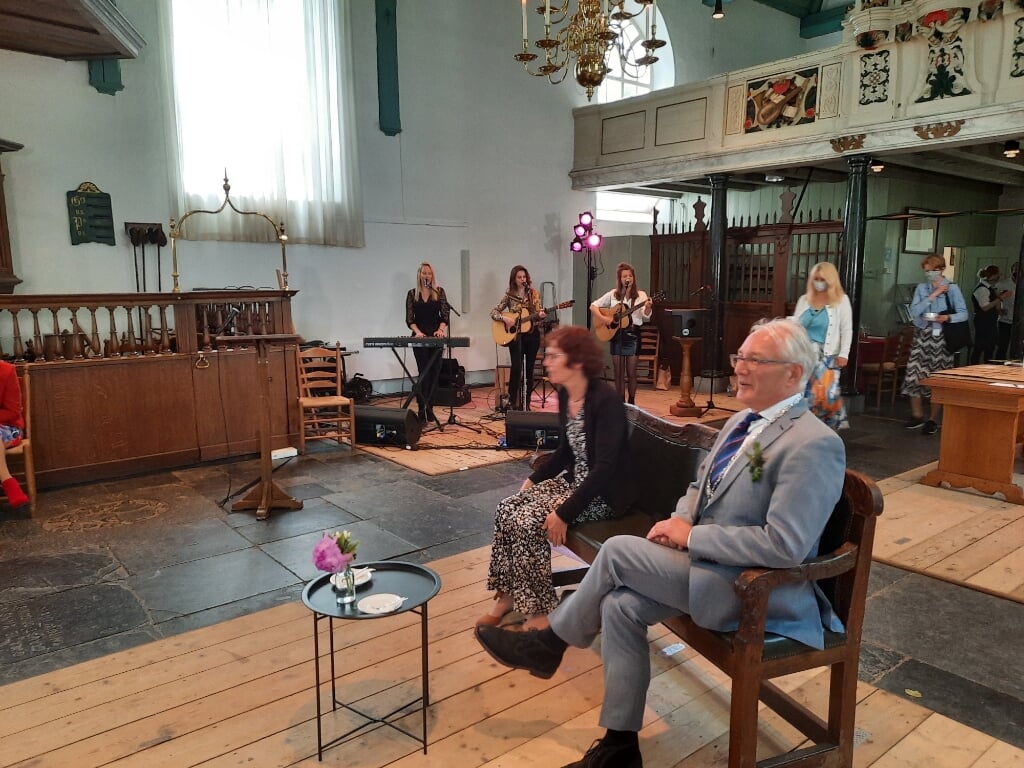 Eindpunt Voor Hans en Els was in de Witte Kerk met muziek van Trio Sya.