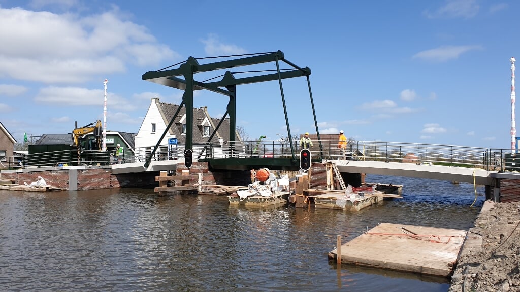 De laatste werkzaamheden  aan de Kwadijkerbrug werden vorige week verricht. 