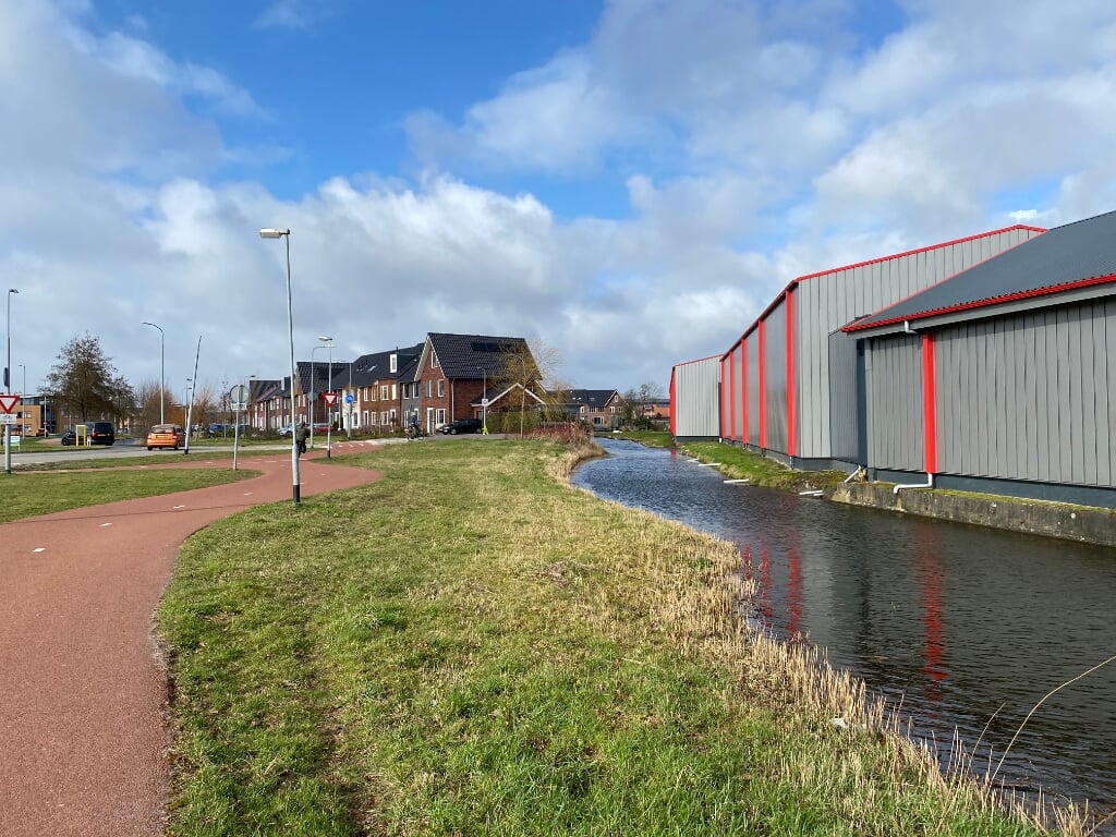  Het Rodeoterrein ligt tussen de Wup, het Oudekerkpad, het Mandepad en de wijk Broekrijk in.