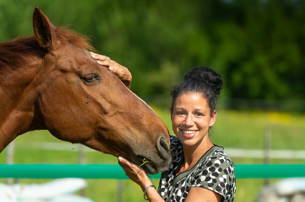 Fayrouz met een van haar paarden.