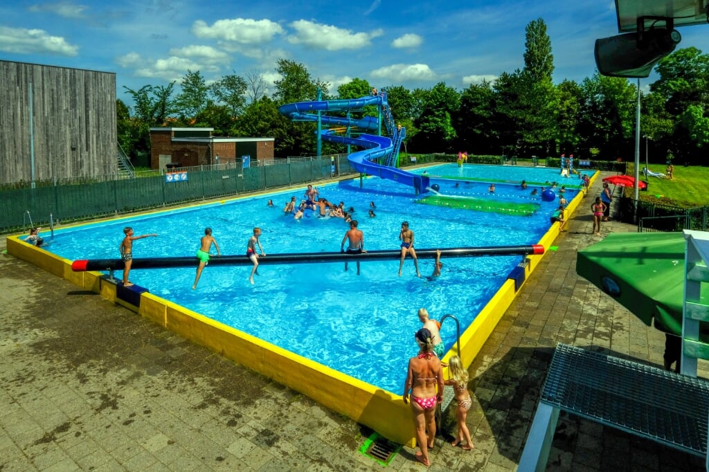 Volop actie deze zomerse dagen in zwembad De Zien. 