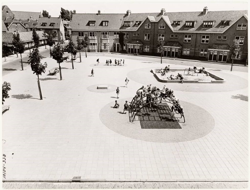 Een foto van hoe het plein vroeger was.
