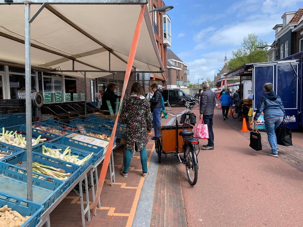 De Weekmarkt aan de Dorpsstraat van Castricum is al autoluw.